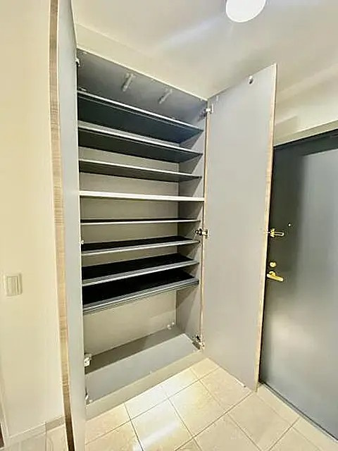 神戸市中央区旭通２丁目の賃貸マンションの玄関
