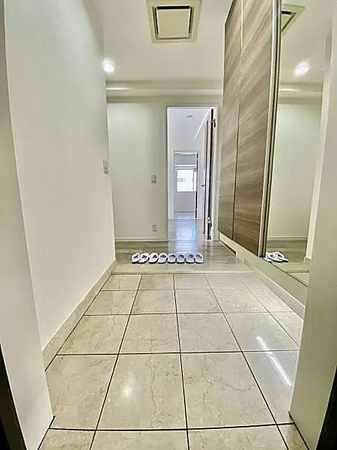 神戸市中央区旭通２丁目の賃貸マンションの玄関