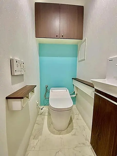 神戸市中央区旭通２丁目の賃貸マンションのトイレ