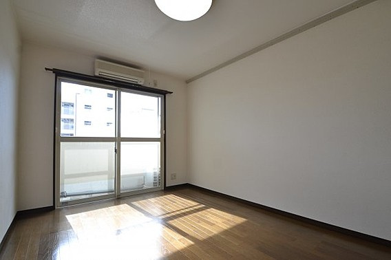 神戸市灘区篠原中町２丁目の賃貸マンションの洋室