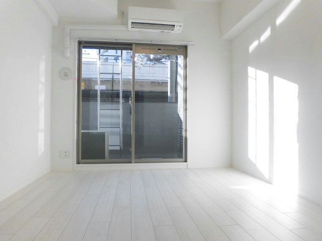 ララプレイス神戸西元町の居間・リビング