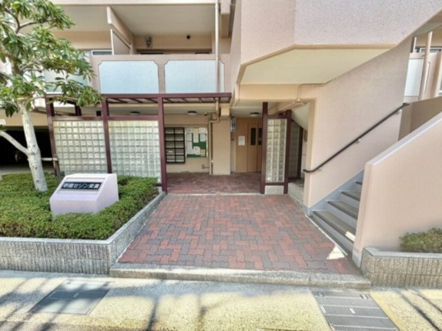 神戸市東灘区深江本町１丁目の賃貸マンションのエントランス