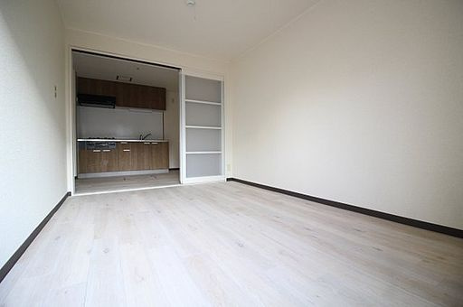 神戸市灘区船寺通６丁目の賃貸マンションの居間・リビング