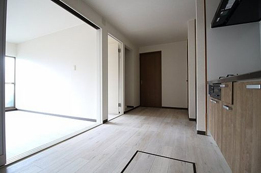 神戸市灘区船寺通６丁目の賃貸マンションの居間・リビング