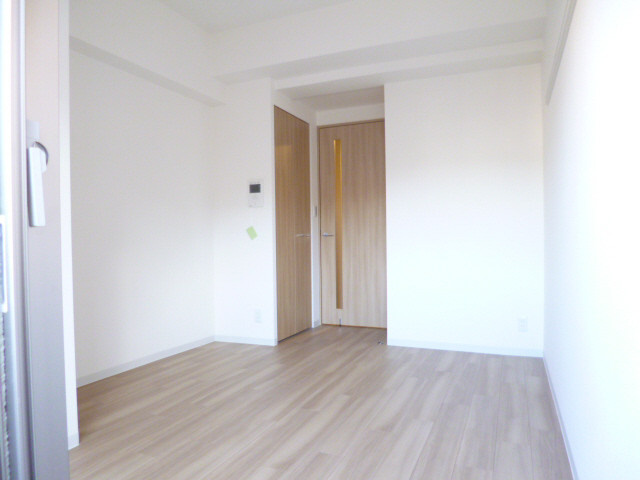 プレサンスみなと元町駅前の洋室