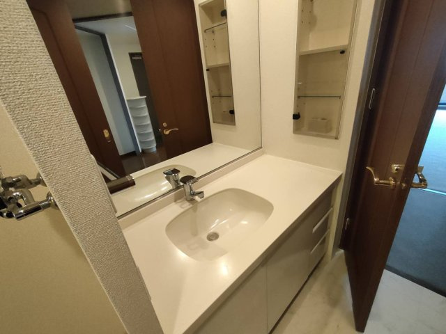 芦屋市東芦屋町の賃貸マンションの洗面所