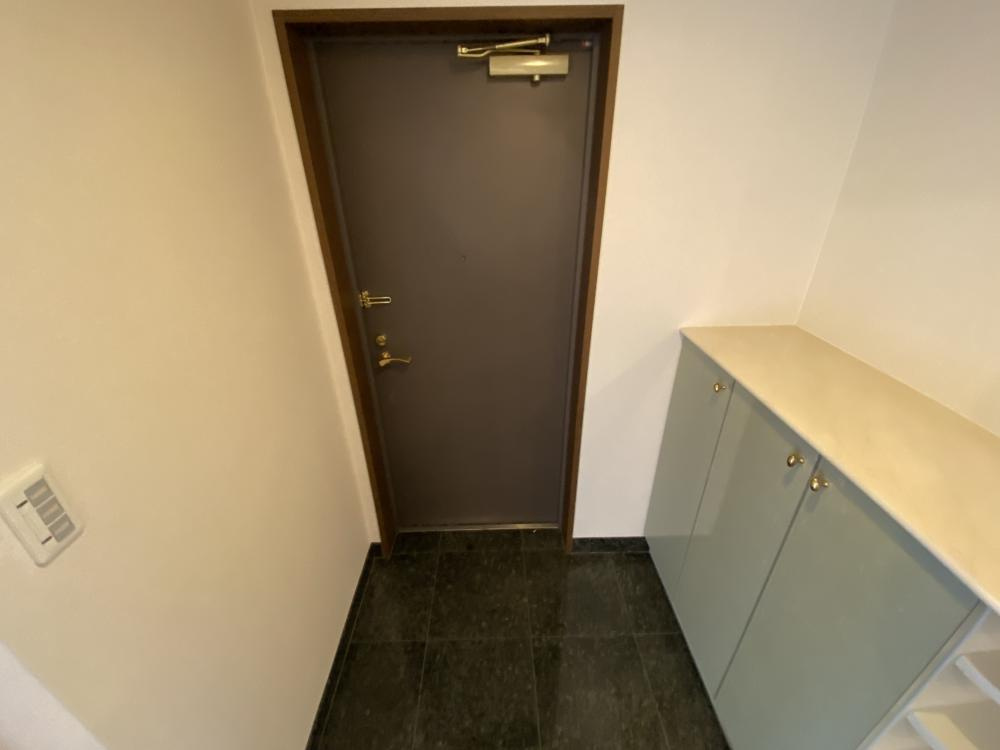 芦屋市東芦屋町の賃貸マンションの玄関
