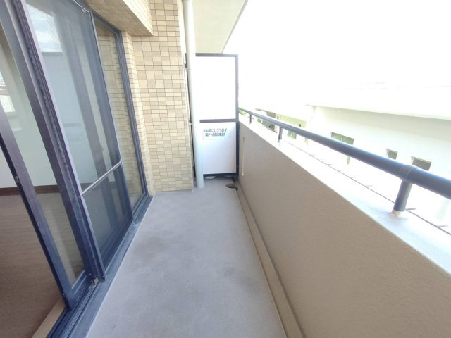 芦屋市東芦屋町の賃貸マンションのバルコニー
