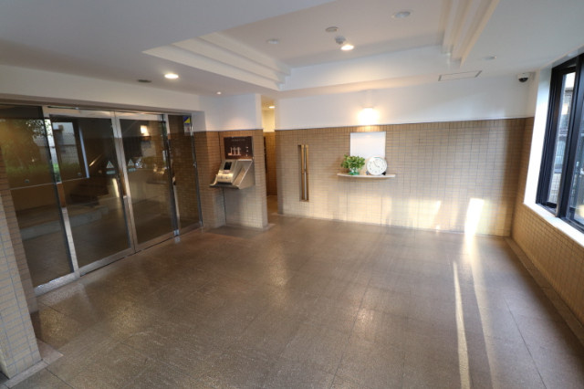 芦屋市東芦屋町の賃貸マンションのロビー