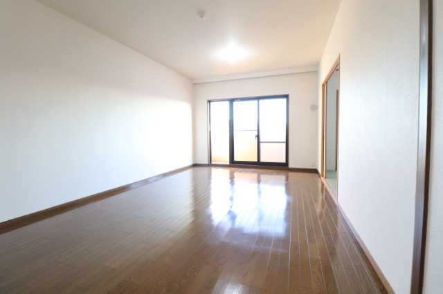 芦屋市東芦屋町の賃貸マンションの居間・リビング