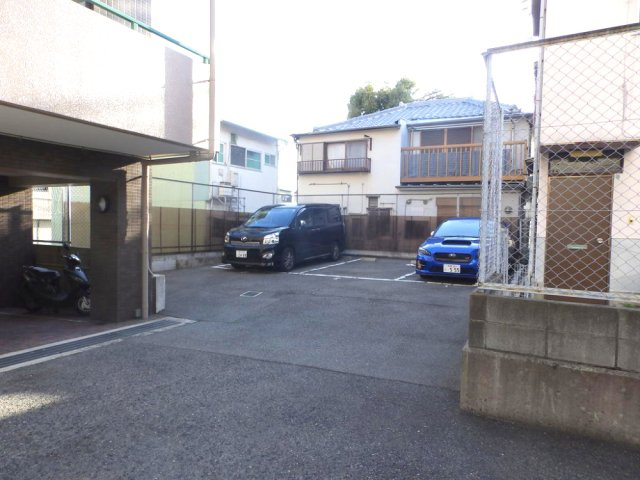 神戸市灘区篠原南町３丁目の賃貸マンションの駐車場