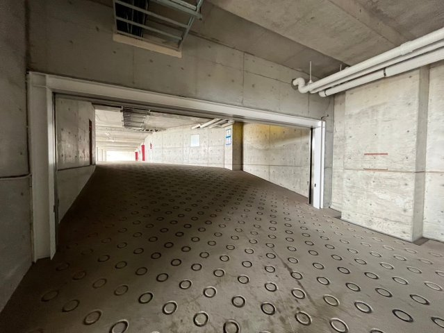 芦屋市朝日ケ丘町の賃貸マンションの駐車場