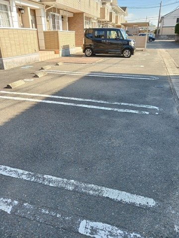 ティファニーハイツ　Ⅰの駐車場|駐車場があるので、車を買う予定の方も安心です
