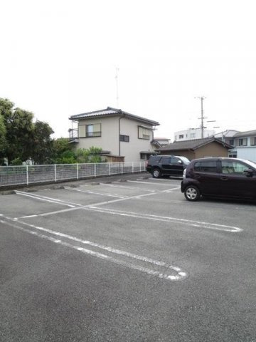 サンシェール　Ｂの駐車場|駐車場に車を止められます
