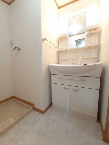 ウィルレジデンスⅤの洗面所|明るい洗面所です