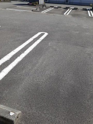 ヴィヴァーチェ　春日野　Ｂの駐車場|カースペースがあります