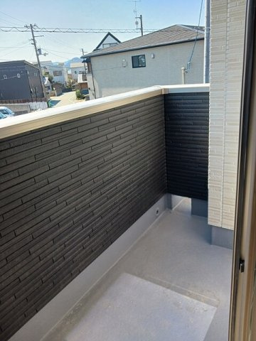 ルミエール古庄Ⅰのバルコニー|バルコニーからの眺めを楽しみながら食事をしませんか