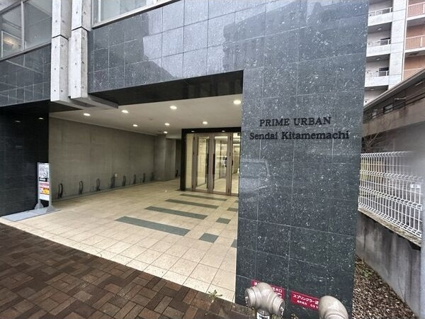 プライムアーバン仙台北目町のエントランス