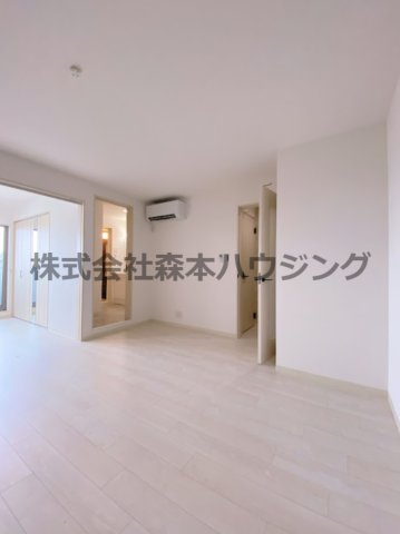 【居間・リビング】 | 　クリエオーレ星田 | こちらの居間で趣味の時間をお楽しみください