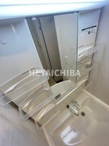 草野ビルの洗面所|上部収納