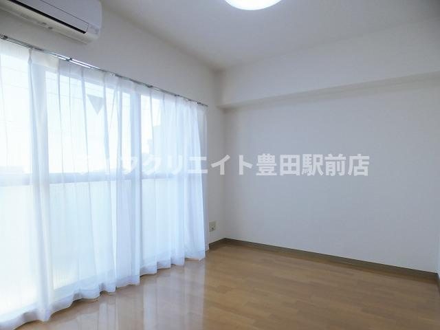 グランドイーストⅡの居間・リビング