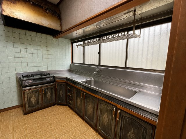旭市足川　中古戸建のキッチン|※画像の一部はAIを用いて加工・編集しています。実際の状況と異なる場合がありますので、ご了承下さい。