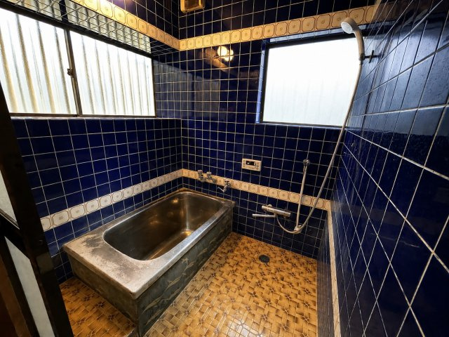 旭市足川　中古戸建の浴室|※画像の一部はAIを用いて加工・編集しています。実際の状況と異なる場合がありますので、ご了承下さい。