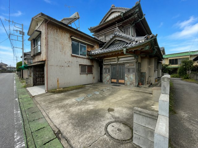旭市足川　中古戸建の外観|※画像の一部はAIを用いて加工・編集しています。実際の状況と異なる場合がありますので、ご了承下さい。