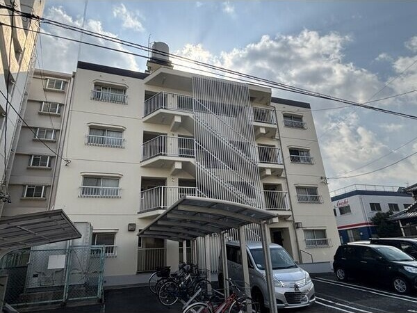 コーポモリの駐車場