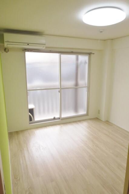 堤マンションの寝室