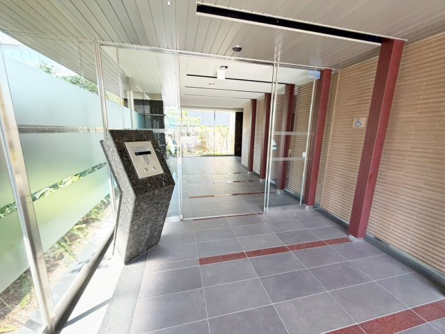 淀川ウエストタワーのエントランス