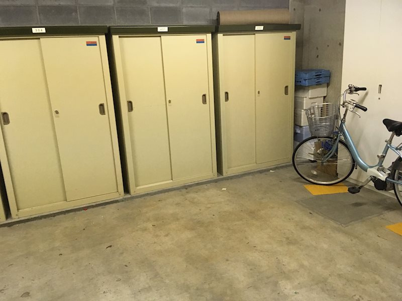 地下には、無料の各戸専用のトランクルームがございます♪