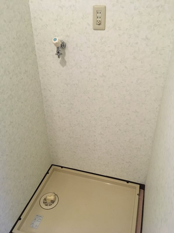 洗濯機置き場は洗面所にございます♪