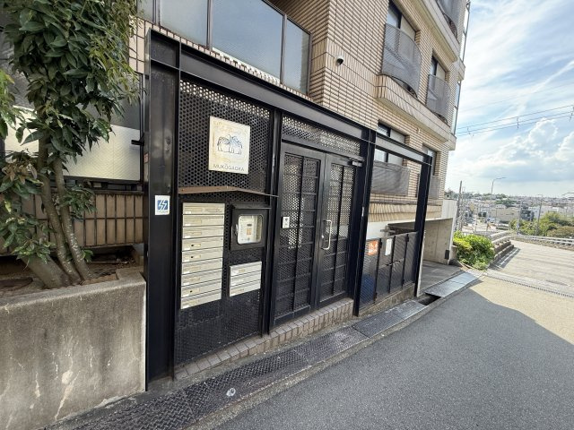 豊中市向丘１丁目１棟収益マンション・サンパレス２１向丘のエントランス