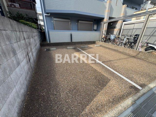 パルティール本町の駐車場
