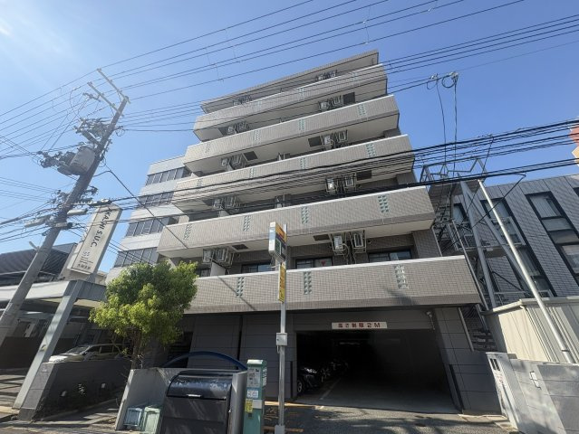 童夢江坂の外観