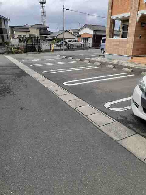 イリーデ白川Ⅰの駐車場|駐車スペースもあります☆