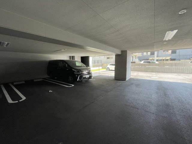 Alivis金山Eastの駐車場