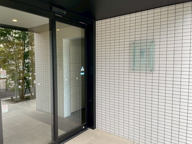 アデグランデ上前津のエントランス