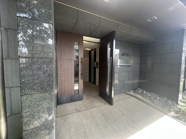 ディアレイシャス浅間町ステーションフロントのエントランス
