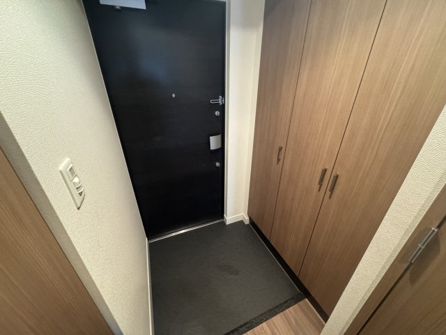 プレサンスジェネ葵の玄関