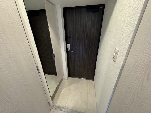 エスリード栄エステージの玄関