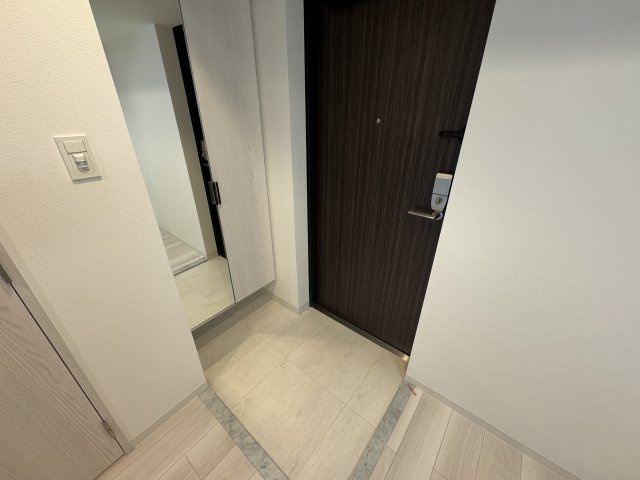 エスリード栄エステージの玄関