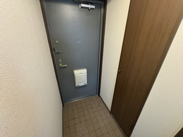 桜マンションIIの玄関