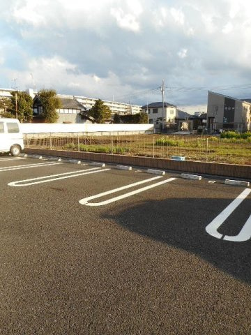 イーストⅡの駐車場