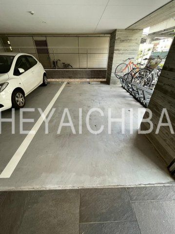 ビバリーホームズ秋葉原の駐車場