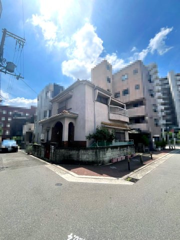 【前面道路含む現地写真】 | 東淀川区小松２丁目　建築条件無し売土地♪ | 【現地写真】
角地♪前面道路約8ｍ・約4m！
理想の住まいを自由に叶えられる建築条件無し物件♪