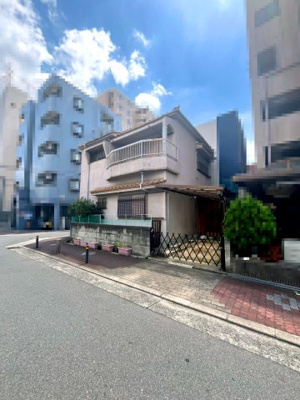 【前面道路含む現地写真】 | 東淀川区小松２丁目　建築条件無し売土地♪ | 【現地写真】
角地♪前面道路約8ｍ・約4m！
理想の住まいを自由に叶えられる建築条件無し物件♪