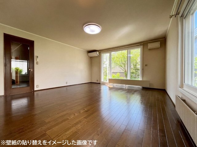 富丘５条５丁目 戸建の居間・リビング|南面のお庭を見渡せるリビング