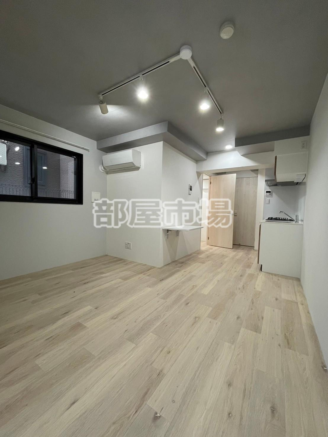 SQUARE MINAMISENJUの居間・リビング